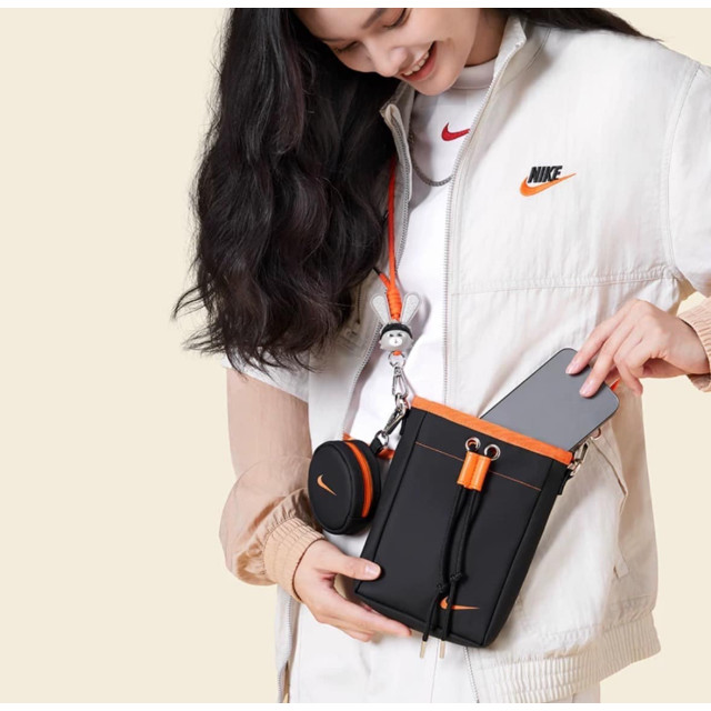 國外限定 NIKE 側背隨身包+零錢掛包+小兔子吊飾套裝