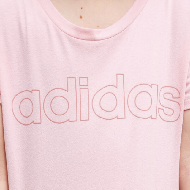 日本 ADIDAS 淺粉字母LOGO 兒童青年款 純棉休閒運動T恤
